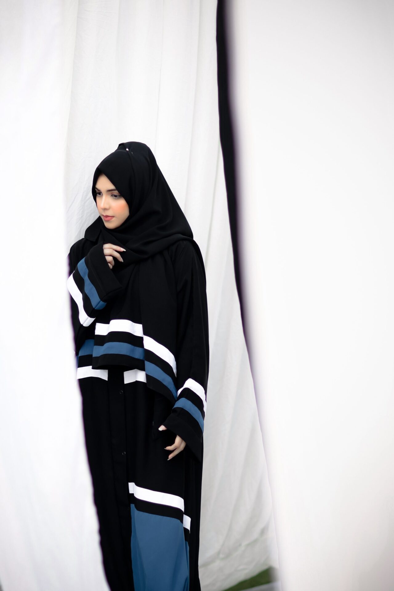 ALVINA STRIPES ABAYA